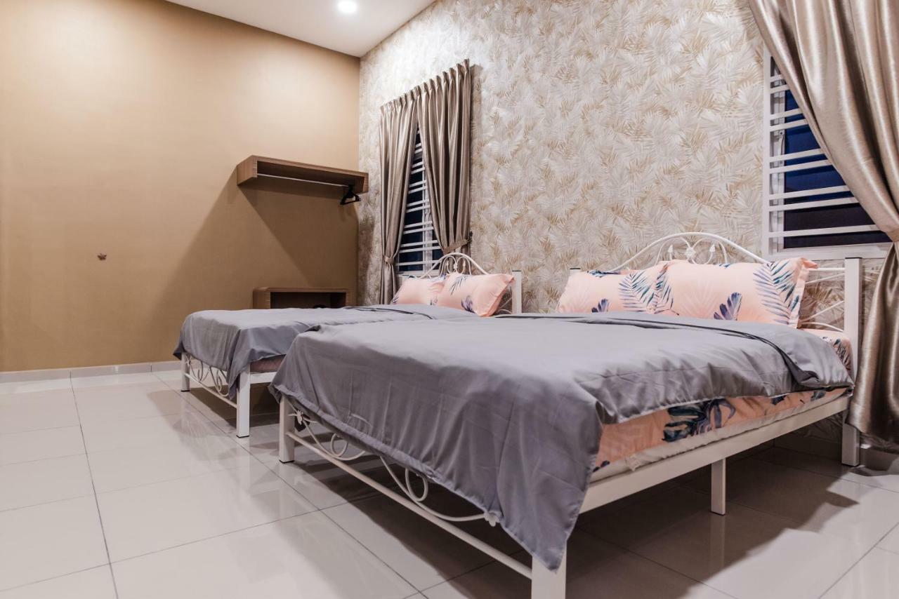 Ruby Homestay Melaka Buitenkant foto